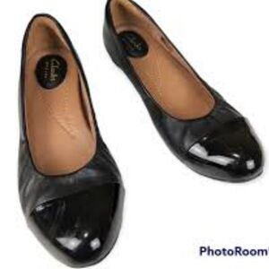 GUC Clarks Black Leather & Patent Round Toe Alitay Susan Ballet Flats